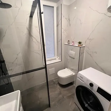 La Guardia Apartment