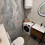 La Guardia Apartment *