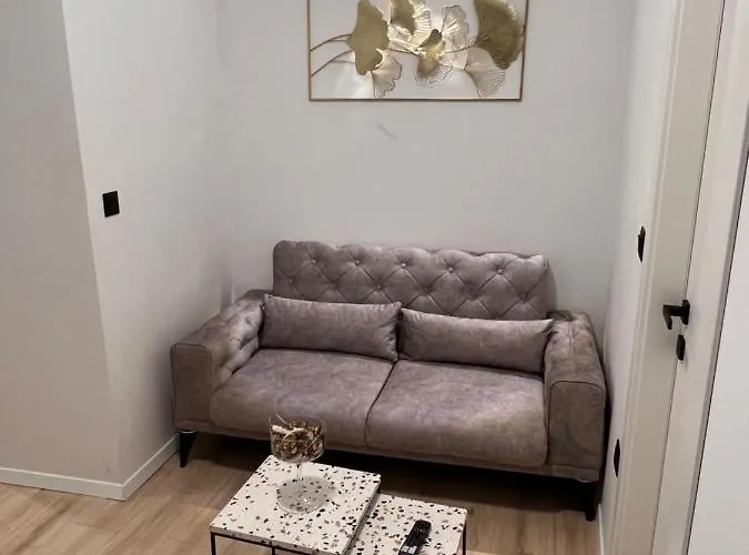 La Guardia Apartment