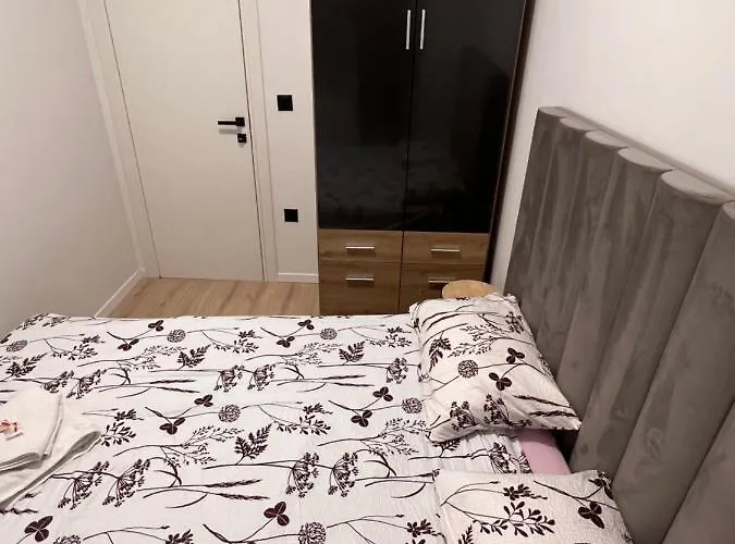 La Guardia Apartment